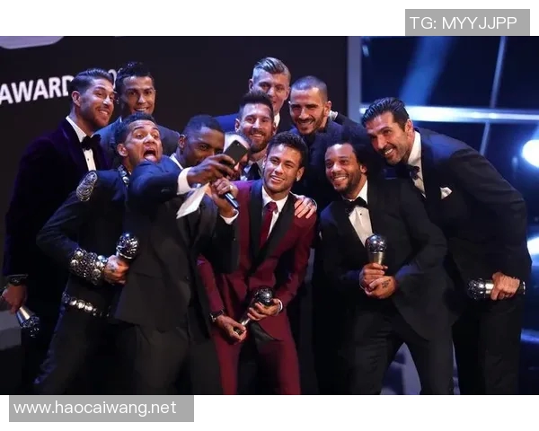 世界足球明星同框合影展现足坛魅力与友谊的精彩瞬间